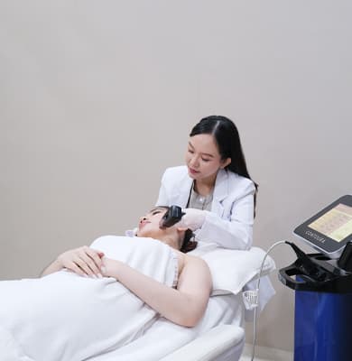 <div style="padding-top:30px;">Your Trusted Expert in<br /> Aesthetic Care</div>